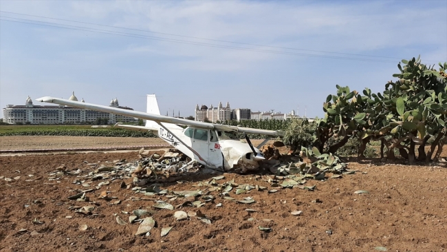 Antalya'da sivil eğitim uçağı düştü